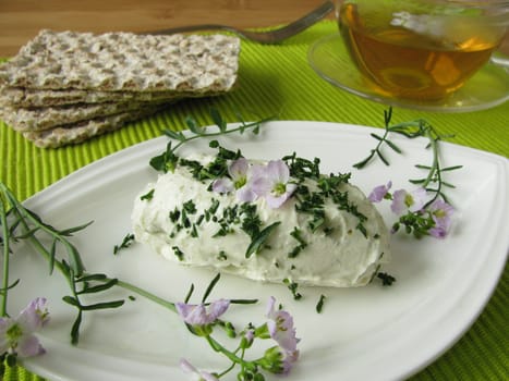 Herb quark with meadowfoam