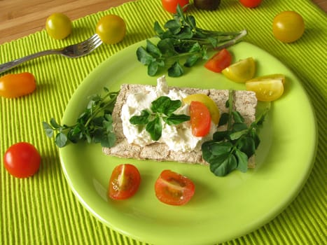 Crispbread with watercress cream cheese
