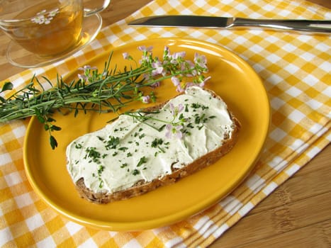Herb quark with meadowfoam on bread