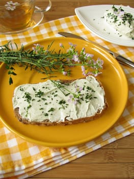 Herb quark with meadowfoam on bread