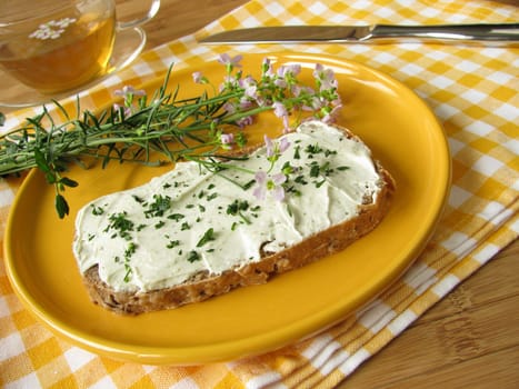 Herb quark with meadowfoam on bread