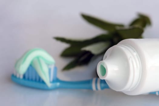 Healthy teeth through regular brushing