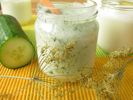 Yoghurt smoothie with cucumber and dill