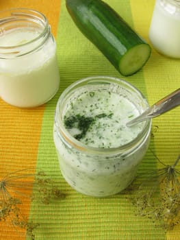 Yoghurt smoothie with cucumber and dill