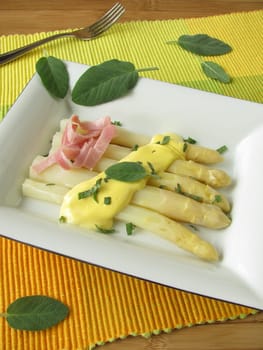Asparagus with sage hollandaise and ham