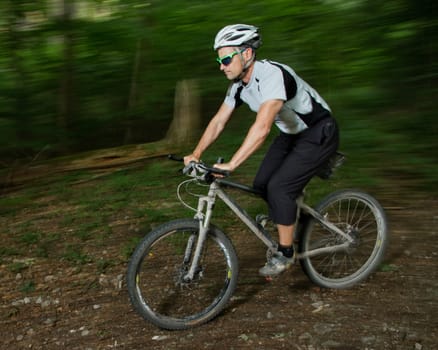 Cyclists downhill on the MTB