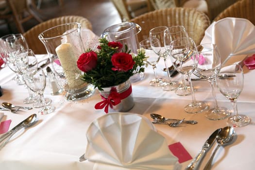Elegant table decoration with floral decorations