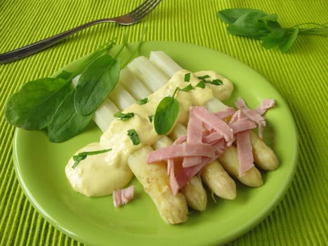 Asparagus with sorrel butter sauce and ham