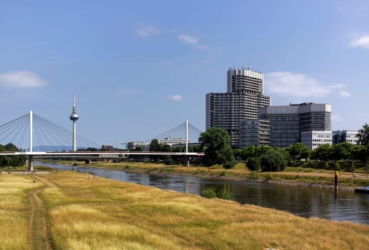 Am Neckar [in Mannheim]