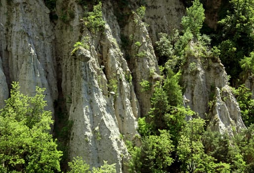 Piramidi di terra