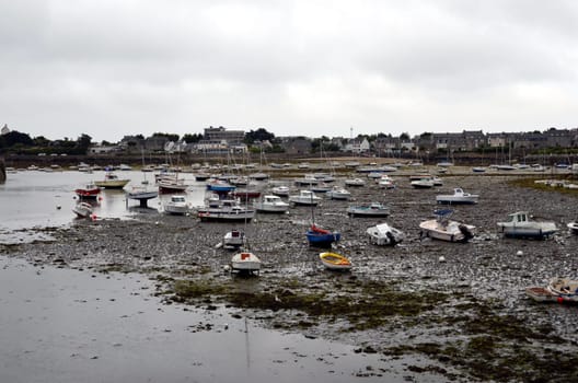 Low tide in the harbor of Roscoff boats
