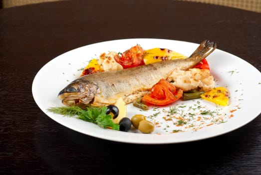 trout fish baked with pepper, string beans, tomato and cauliflower