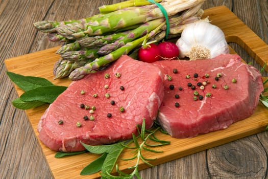 red meat with fresh vegetables