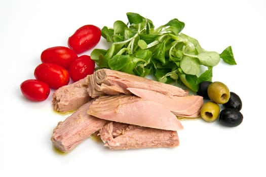 tuna fish with fresh salad