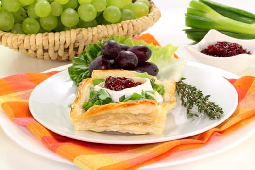 Puff pastry baskets filled with spring onions and goat cheese
