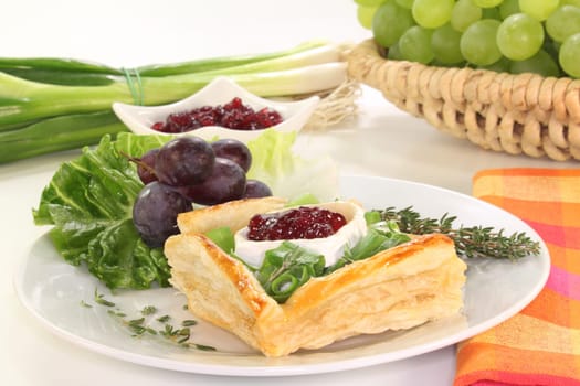Puff pastry baskets filled with spring onions and goat cheese