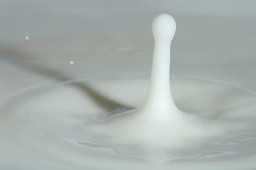 it a photo of a white water drop