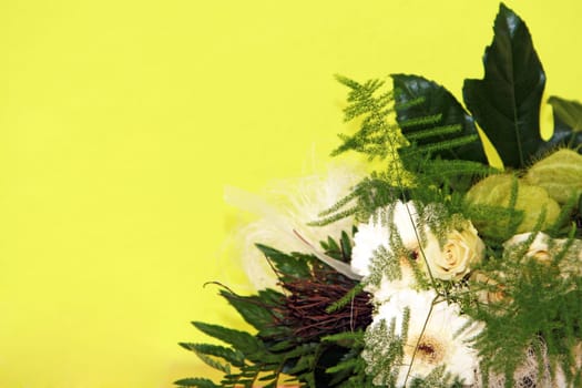 Bouquet of flowers in front of a yellow background with a lot of text space