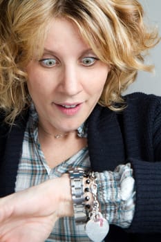 blond girl who looks at his watch