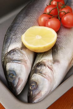sea bass with lemon and tomatoes