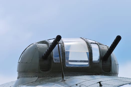 Aircraft turret with machine guns