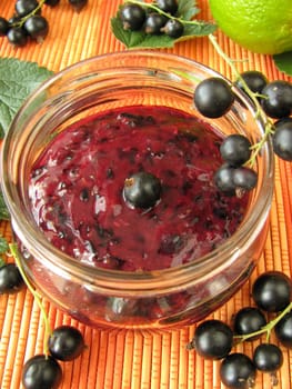 Cold-stirred blackcurrant jam