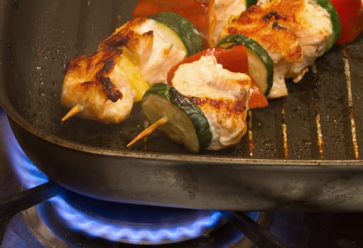 salmon kebab with zucchini and peppers