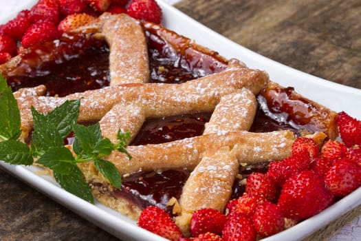 strawberries tart with fresh fruits
