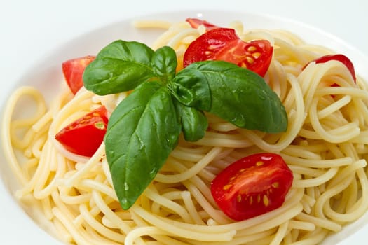 spaghetti with fresh tomatoes  and basil