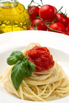 spaghetti with tomato sauce and basil