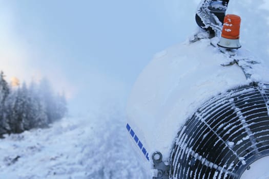 Snow cannon