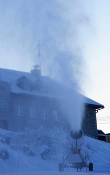 Snow cannon