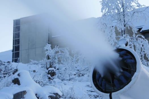 Snow cannon