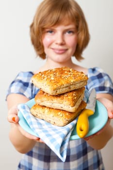 Woman holding a plate of fresh bread