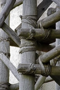 Fastening with ropes