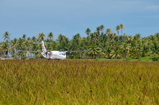Air Tahiti landing in Tikehau
