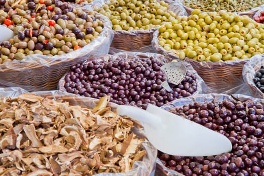 mixed olives in market