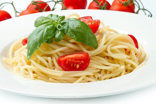 spaghetti with fresh tomatoes  and basil
