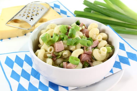 a bowl of Munich ham noodles