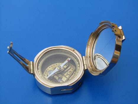 Magnetic compass