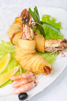 shrimps, with lettuce, green onion, lemon and black olive