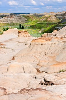 View of the Badlands and hoodoos in Dinosaur provincial park, Alberta, Canada