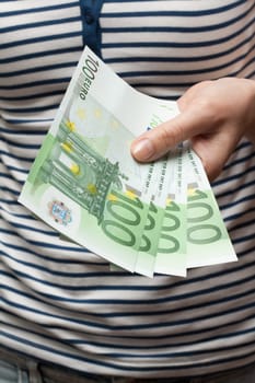 Persons gives bills euro on one hundred