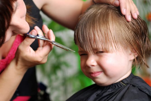 Cutting bangs