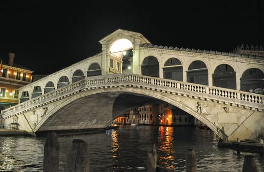 Ponte di Rialto bridge in Venice (Venezia), Italy