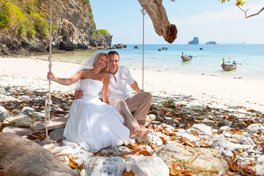 Honeymoon,after the wedding we go on a journey to Thailand with a wedding dress
