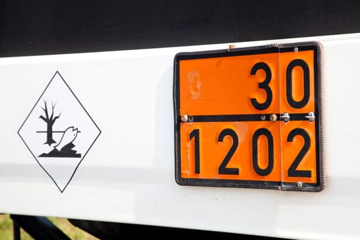 UN hazard board with hazard number 30 and hazardous substance number 1202 (hazardous substance diesel,gas oil or heating oil)