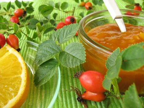 Jam with rose hips and oranges