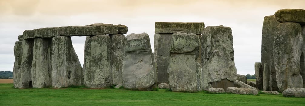 overview of the archaeological site of stonehenge