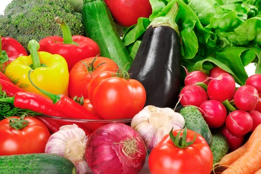 Composition with raw vegetables